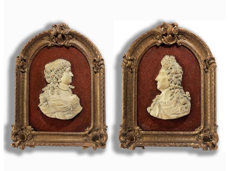 Paar gerahmte Bildnisreliefs des Barock, wohl Ludwig XIV